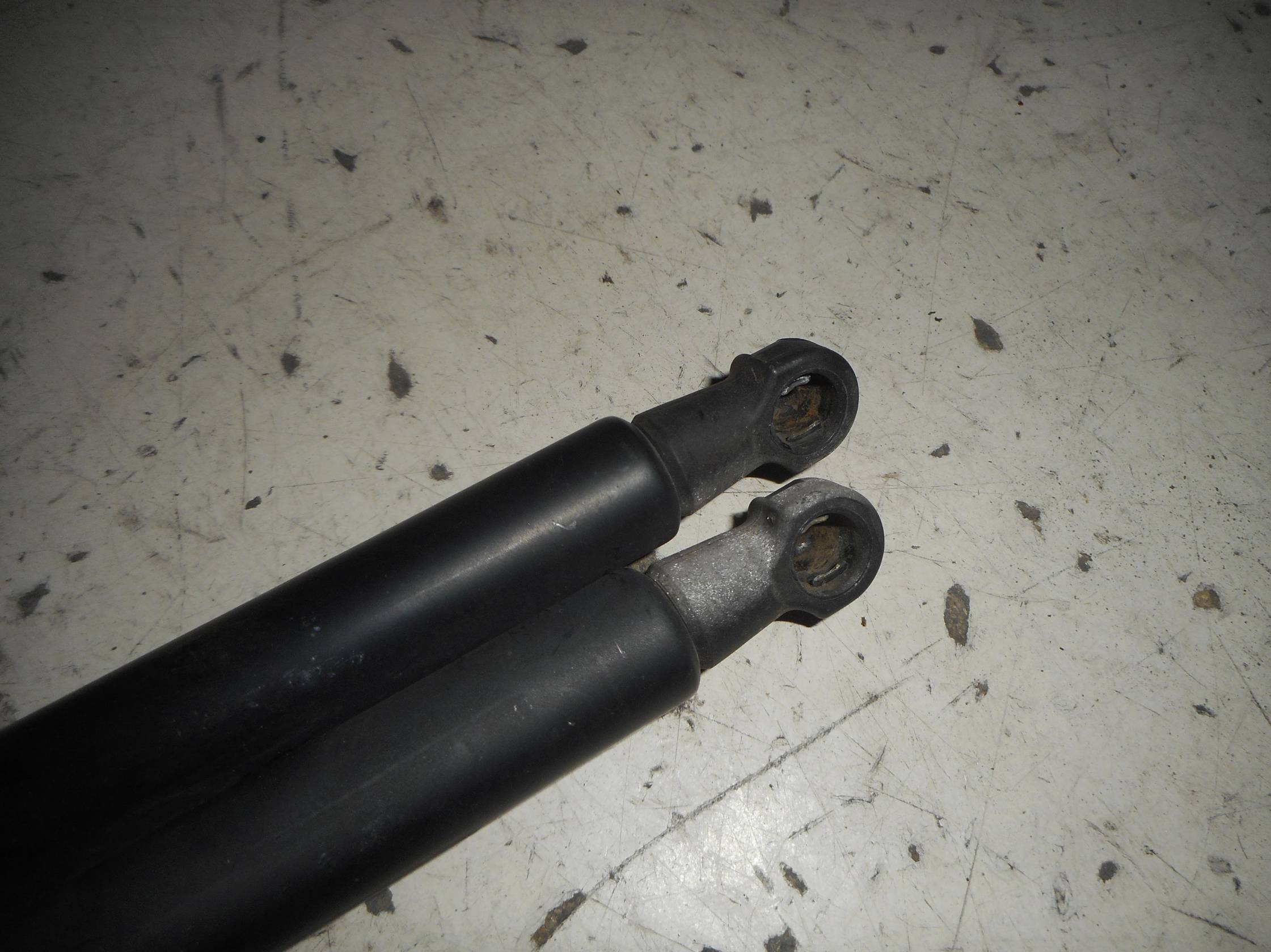 Asta ammortizzante portello post. sx.